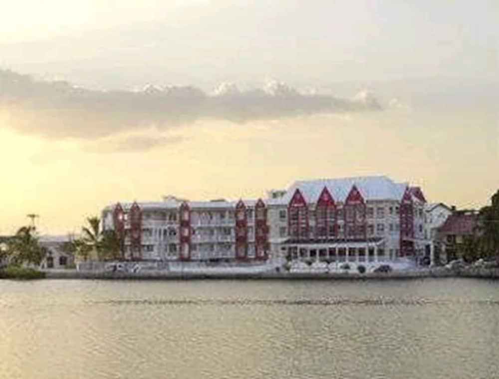 Ramada Tikal Isla De Flores Hotel Екстериор снимка