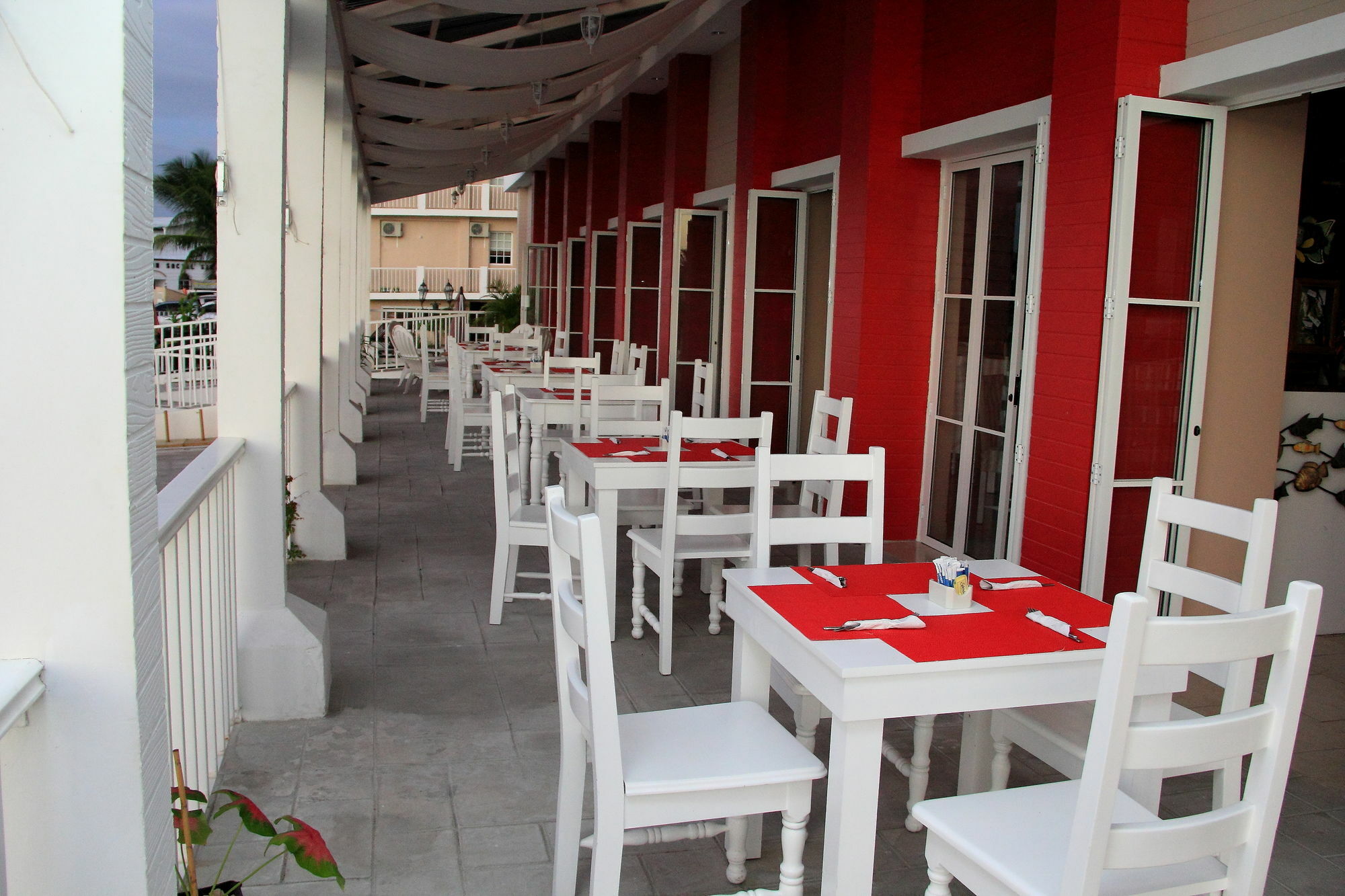 Ramada Tikal Isla De Flores Hotel Екстериор снимка